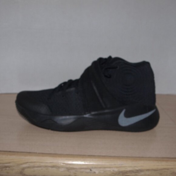 NIKE Kyrie Iriving Triple Black Playoff JBY Basketball Shoes Size 11